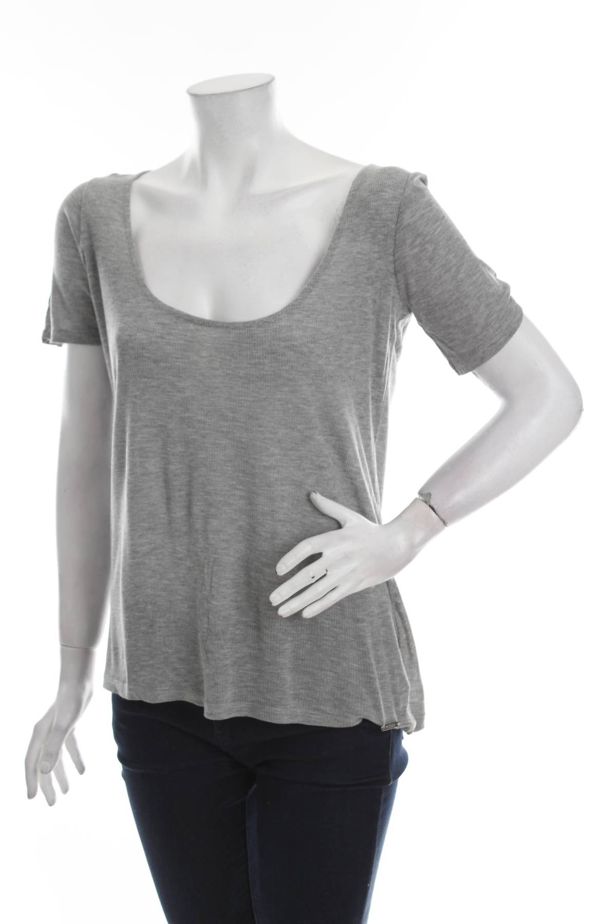 Дамска блуза Guess1 - Contour.bg Дамска блуза Guess1