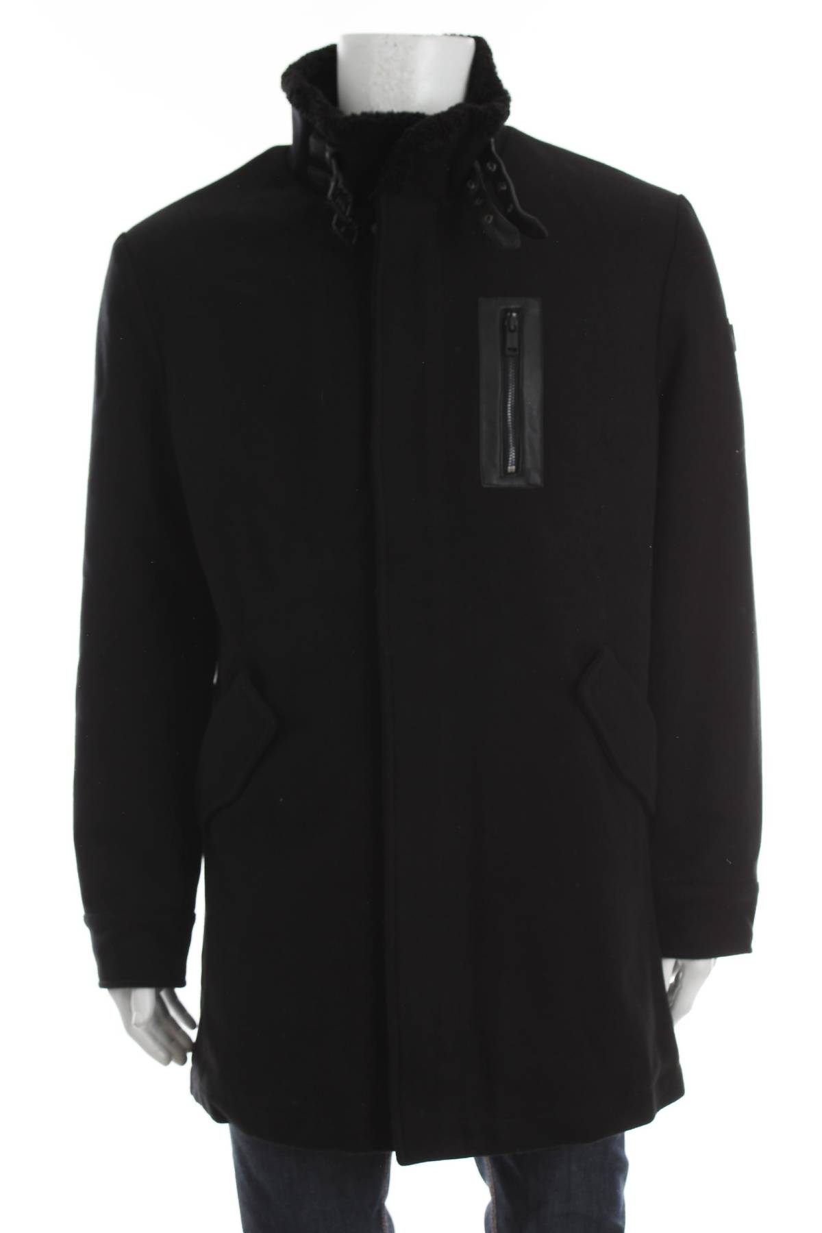 Мъжко палто Guess1