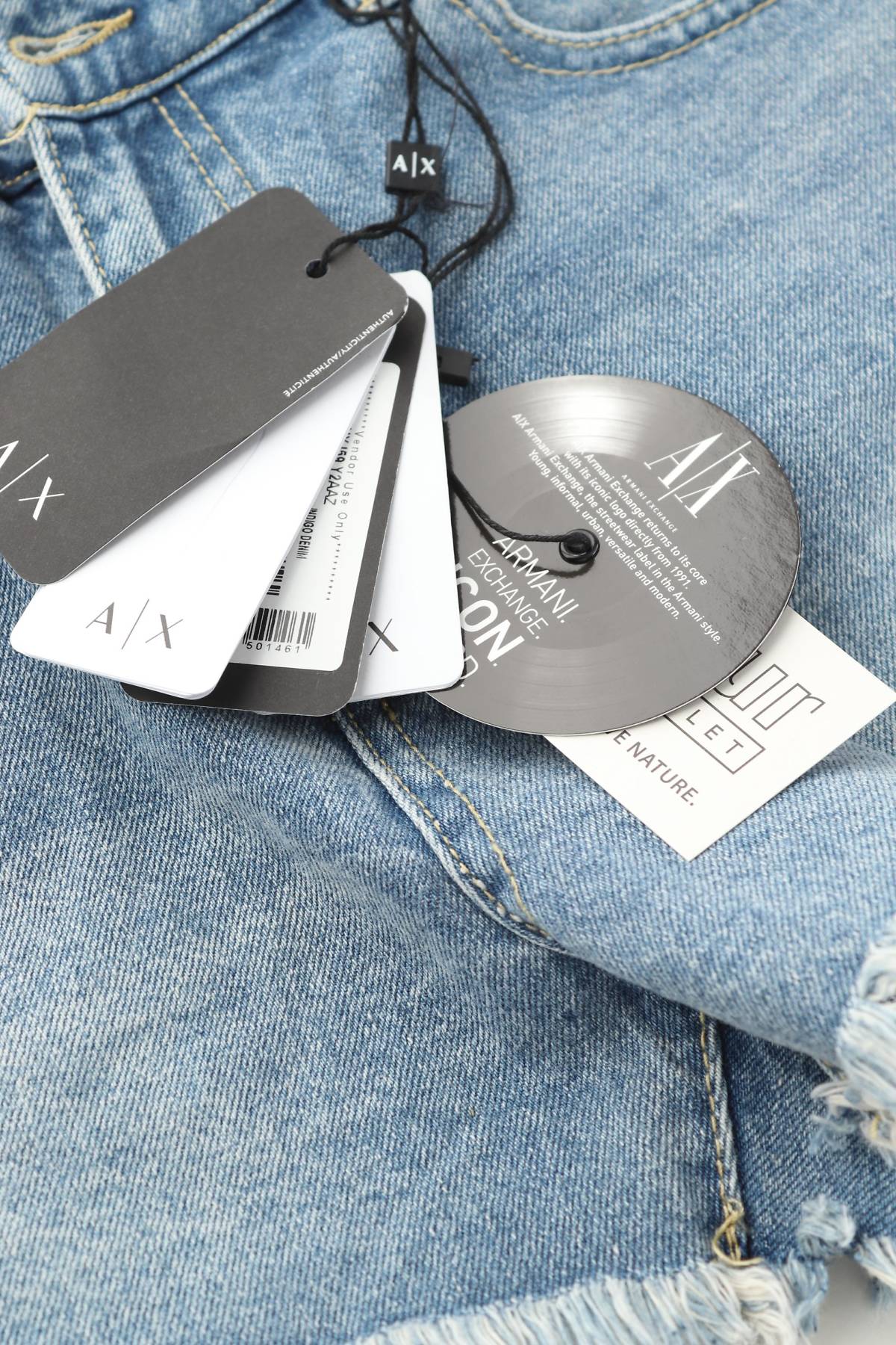 Дамски къси дънки Armani Exchange3 - Contour.bg Дамски къси дънки Armani Exchange3