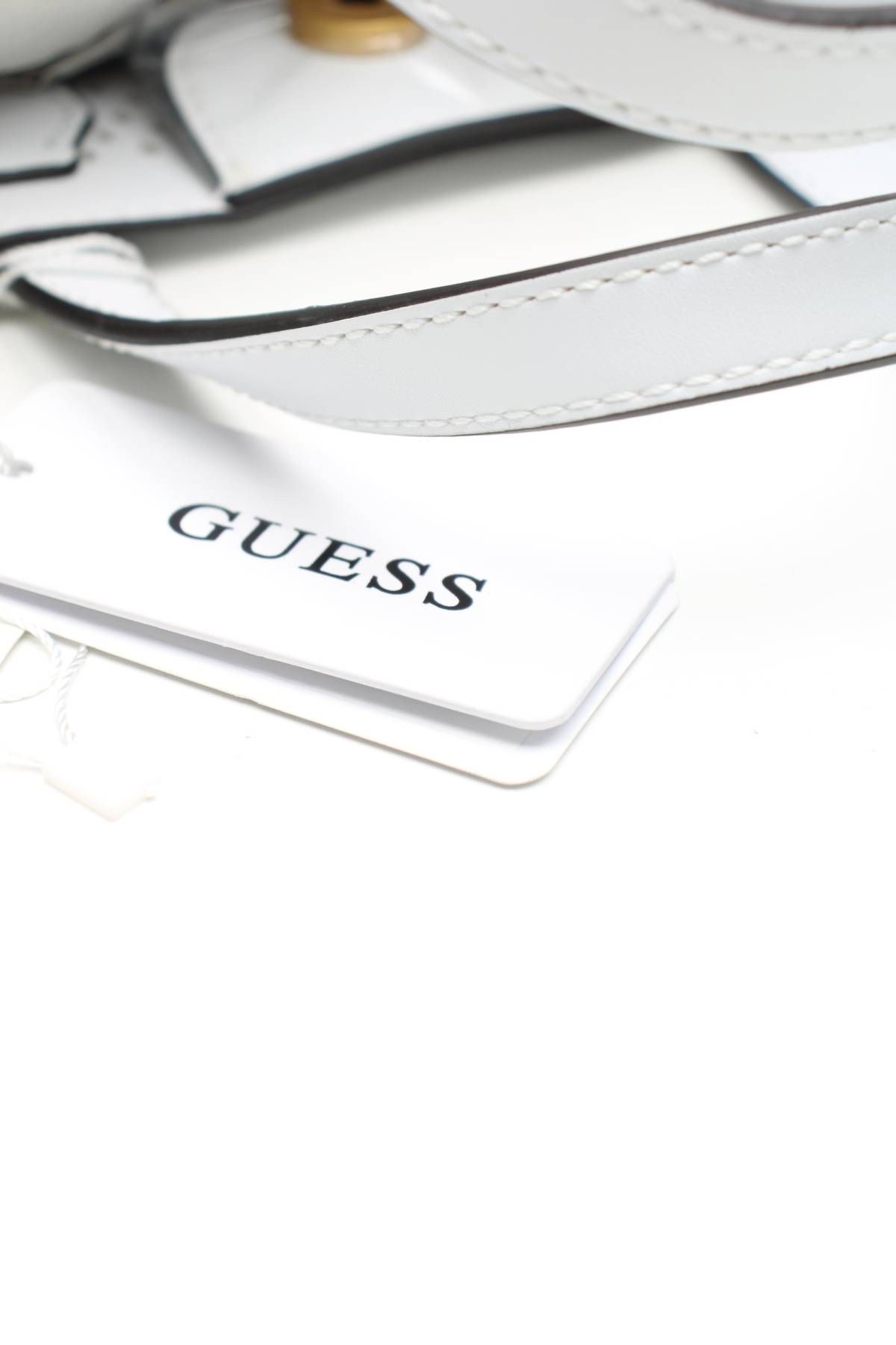 Дамска кожена чанта Guess3