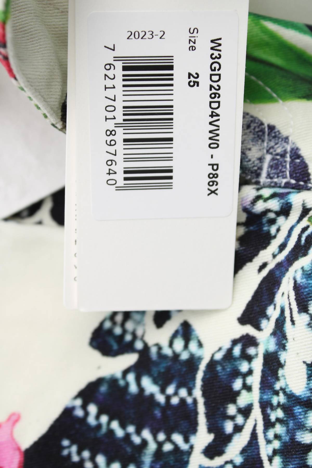 Дамски къс панталон Guess3 - Contour.bg Дамски къс панталон Guess3