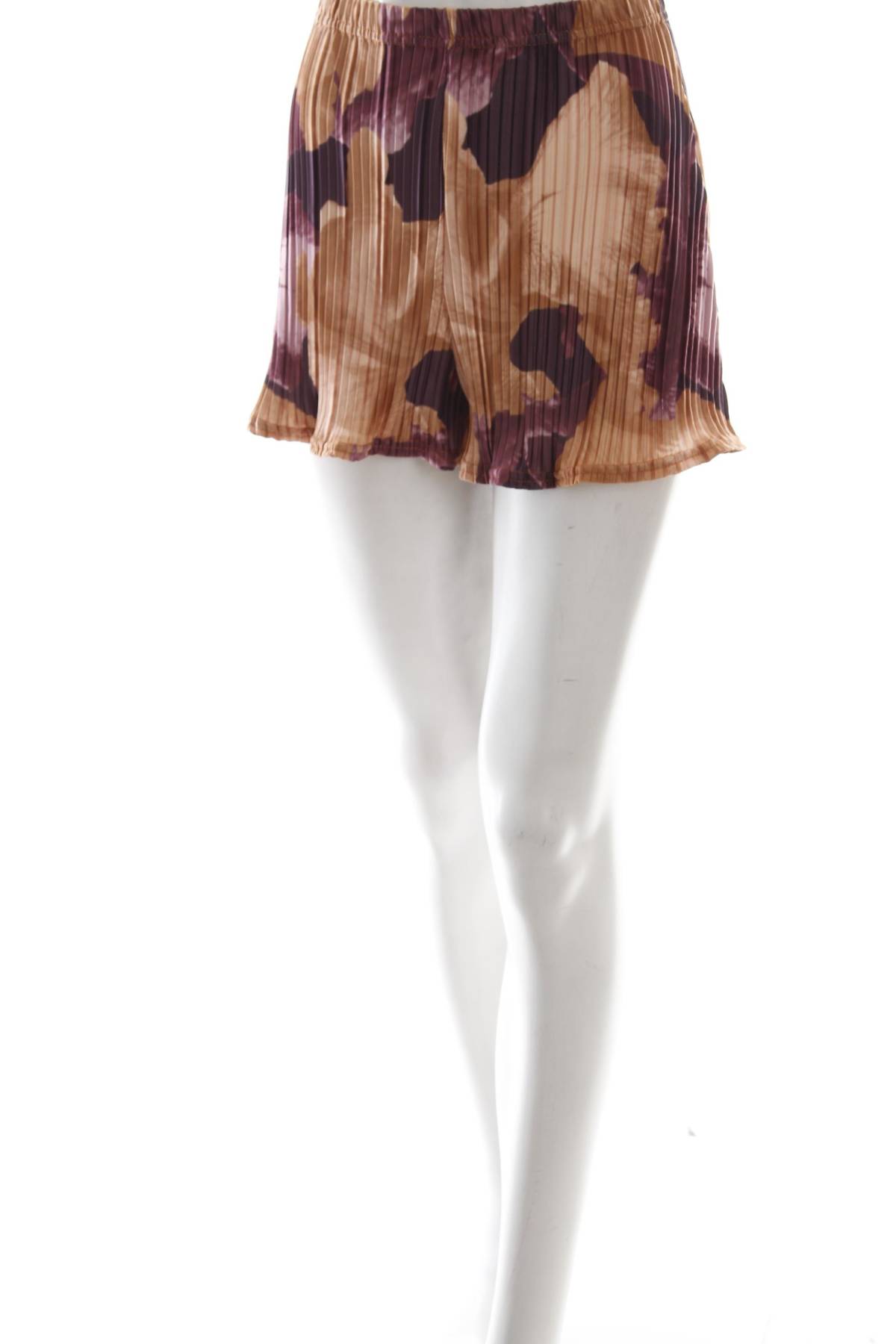 Дамски къс панталон Boohoo1 - Contour.bg Дамски къс панталон Boohoo1