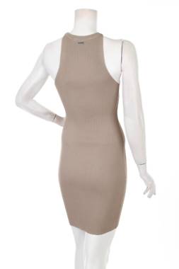 Φορέματα Guess2