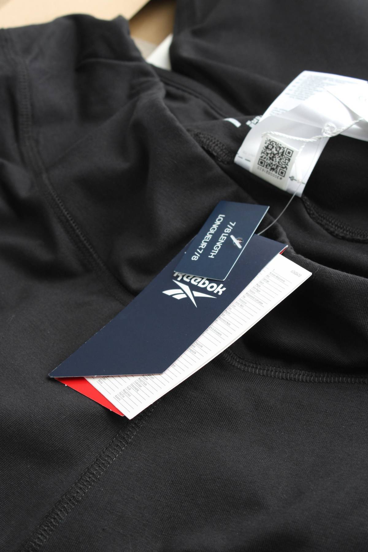 Дамски спортен клин Reebok3