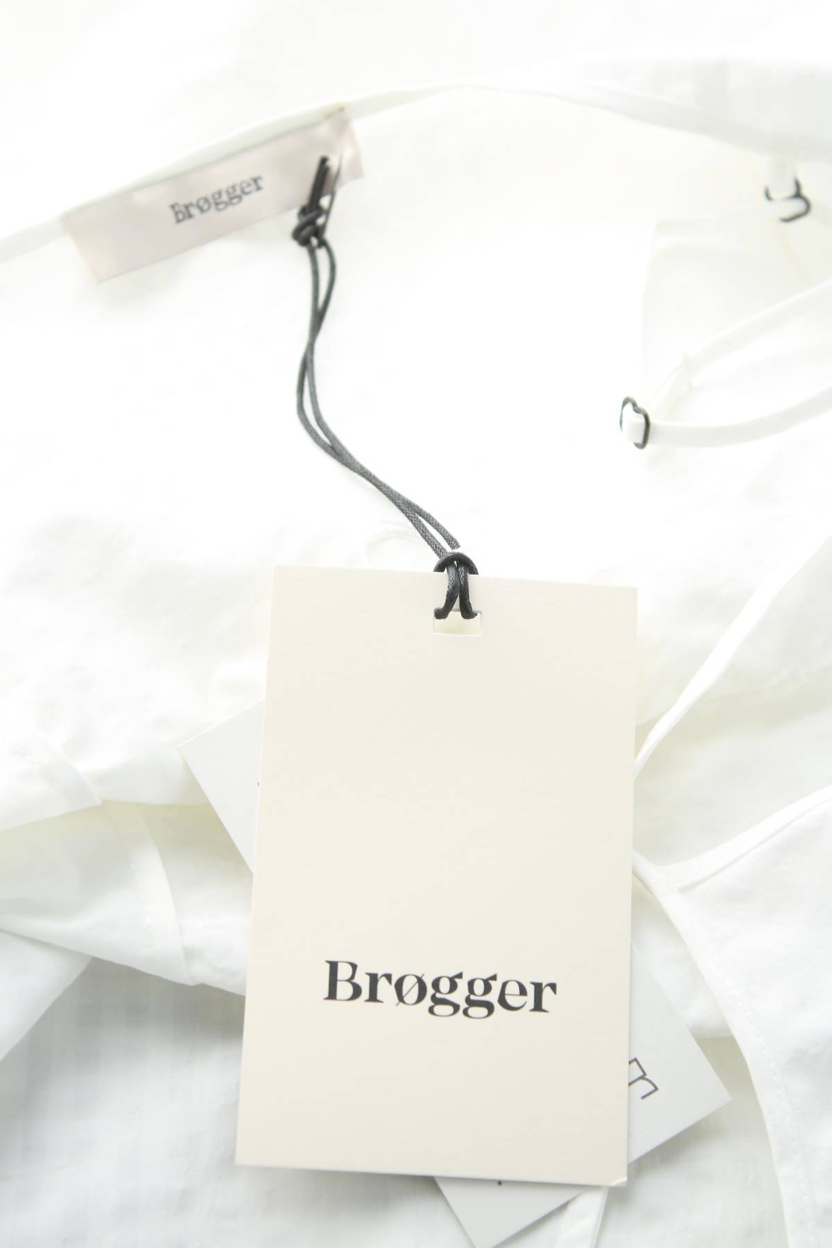 Γυναικείο αμάνικο Brogger3